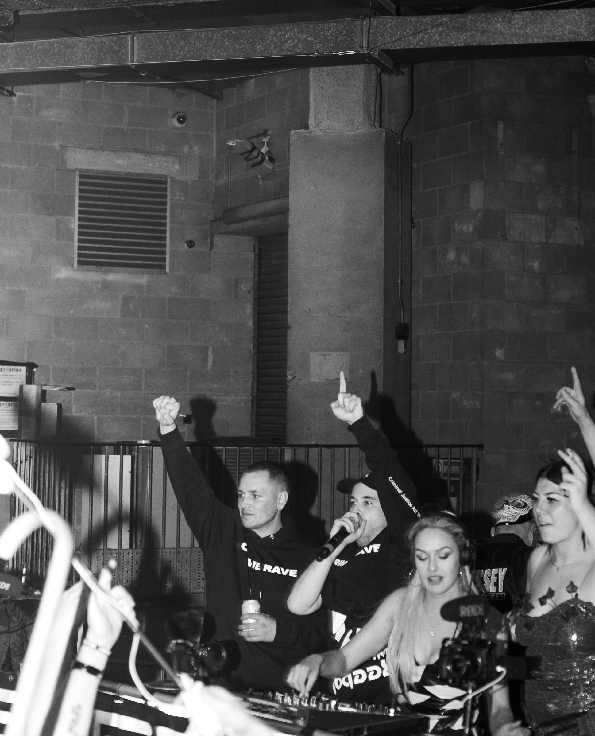 CR!ME RAVE HOODIE BLACK